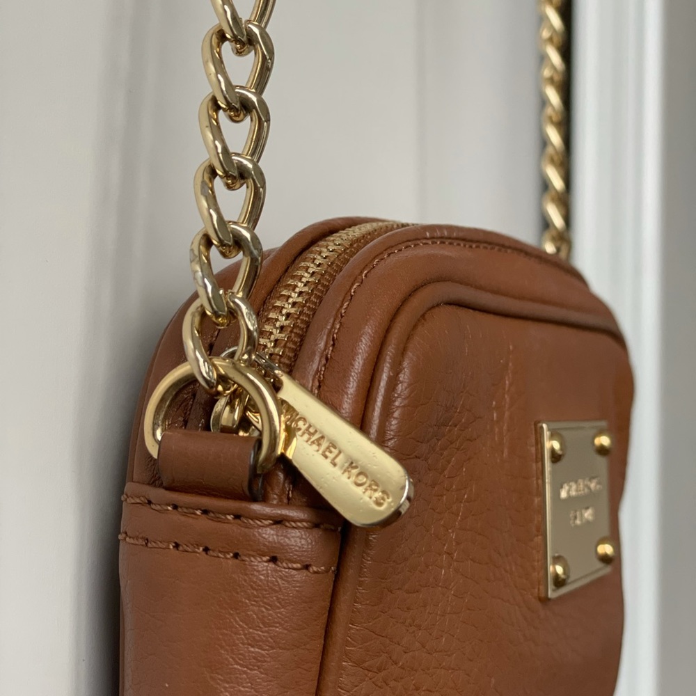 Micheal Kors Cross body bag. Almost like new!